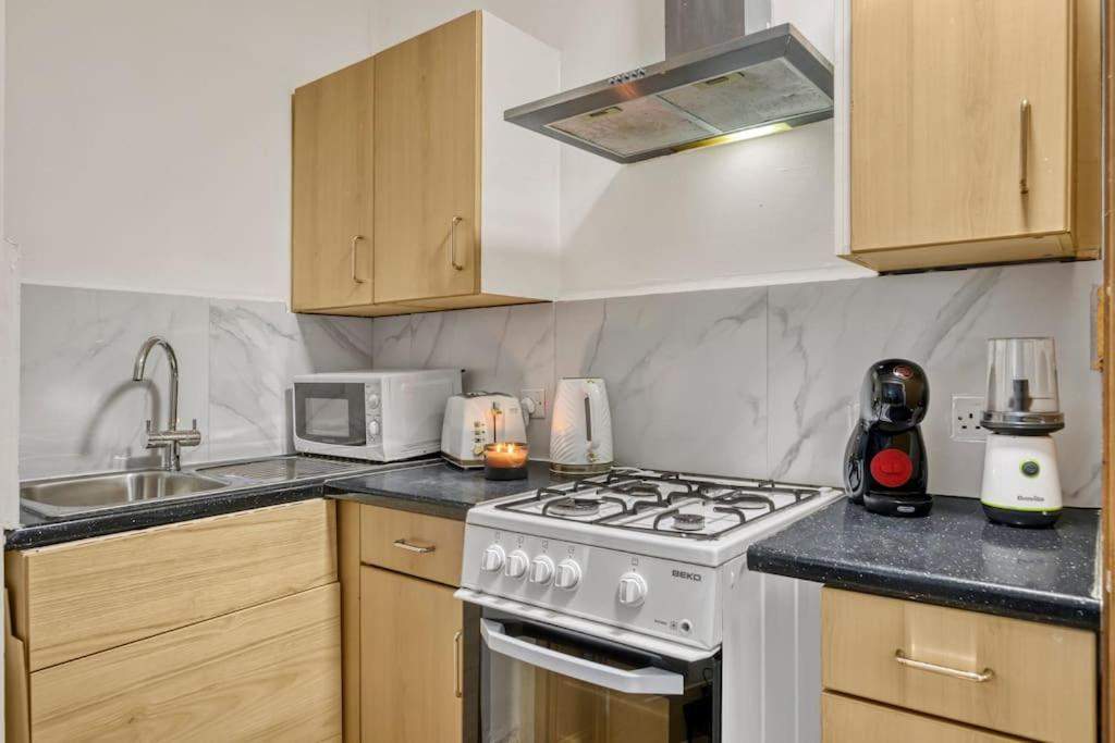 Cosy 2-Bedroom Flat Paddington Londra Dış mekan fotoğraf