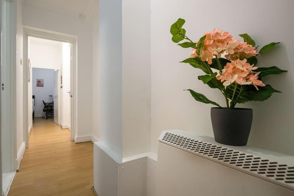 Cosy 2-Bedroom Flat Paddington Londra Dış mekan fotoğraf
